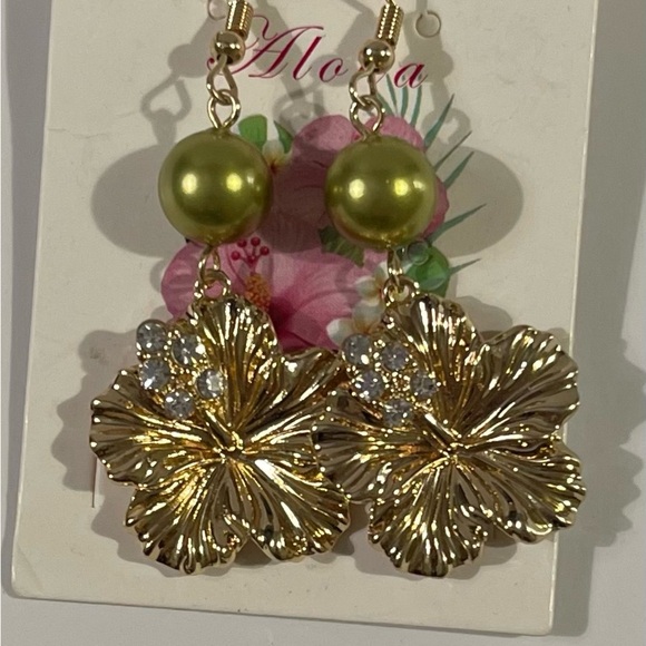 NEW ALOHAS Gold and Green Starburst Earrings - Picture 1 of 4